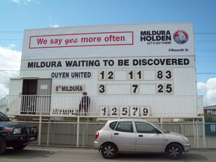 City Oval, Mildura. Progress scores in reserves preliminary final.